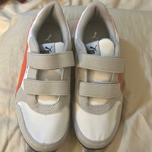 Size 2 puma Velcro brand new puma shoes for kids unisex